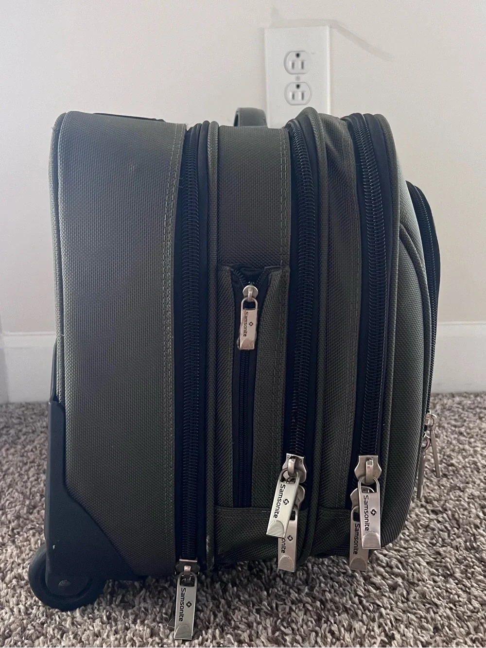 Samsonite Black Laptop Briefcase with Front Organizer